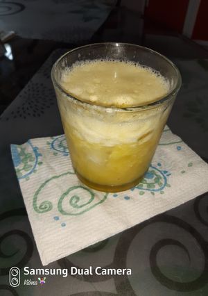 Una foto de Refresco de piña y guanábana