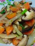 ผัดเห็ดหอมสไตล์เด็กหอ(สูตรผัดน้ำ)