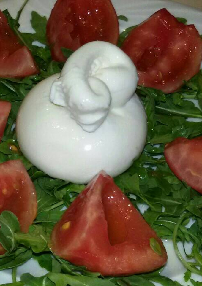 Una foto de Ensalada de burrata fresca