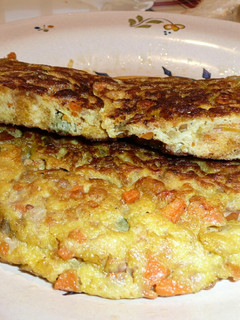 Una foto de Tortilla de berberechos y picatostes