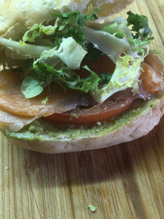 Foto principal de Montadito de guacamole con salmón