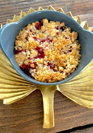 Une photo de Crumble fraise / coco 🍓🥥
