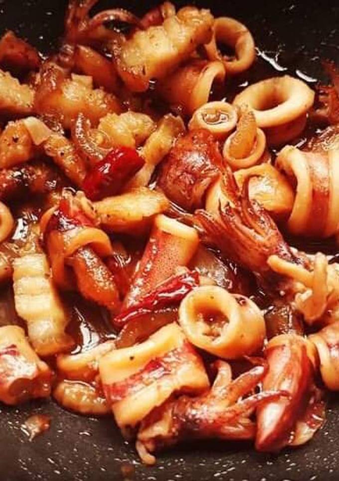 Cách Làm Món Mực rim thịt ba chỉ (ba rọi) - cơm nưa của Vương Châu Giai ...