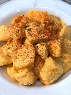 Una foto de Patatas con salsa mozarabe