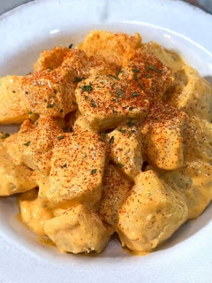 Una foto de Patatas con salsa mozarabe