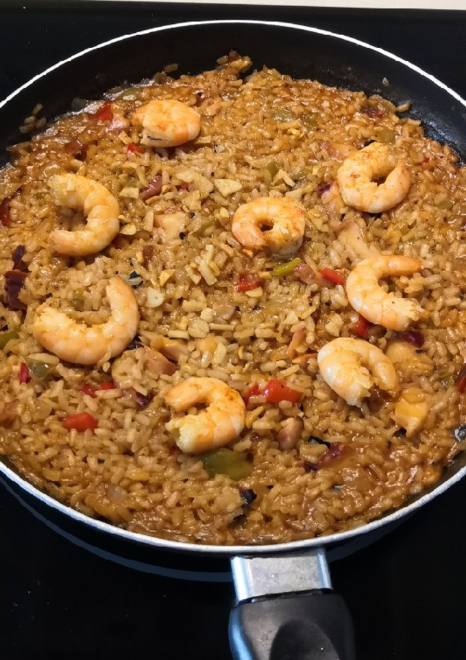 Una foto de Arroz con pulpo y gambas al ajillo