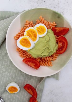 Una foto de Mayonesa de aguacate 3 ingredientes