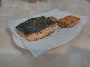 Una foto de pescado rosada
