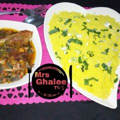 A picture of Couscous with spicy chicken sauce.