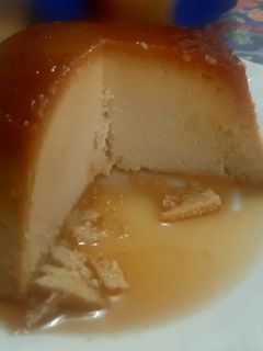 Una foto de Flan de huevo y "leche" de coco