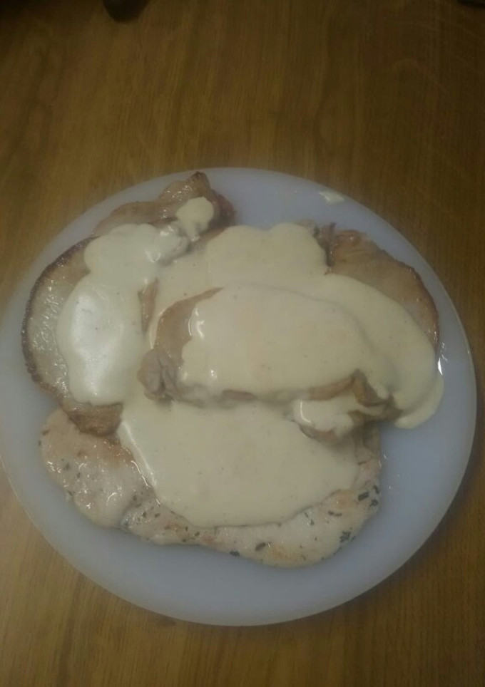Una foto de Lomo fresco con nata y pimienta