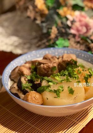 A picture of Scallop, Pork Rib, and Daikon Soup.