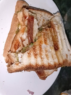 चीज़ कैप्सिकम सैंडविच (Cheese capsicum sandwich recipe in Hindi) रेसिपी मुख्य फोटो
