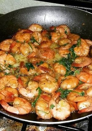 Una foto de Camarones al ajillo