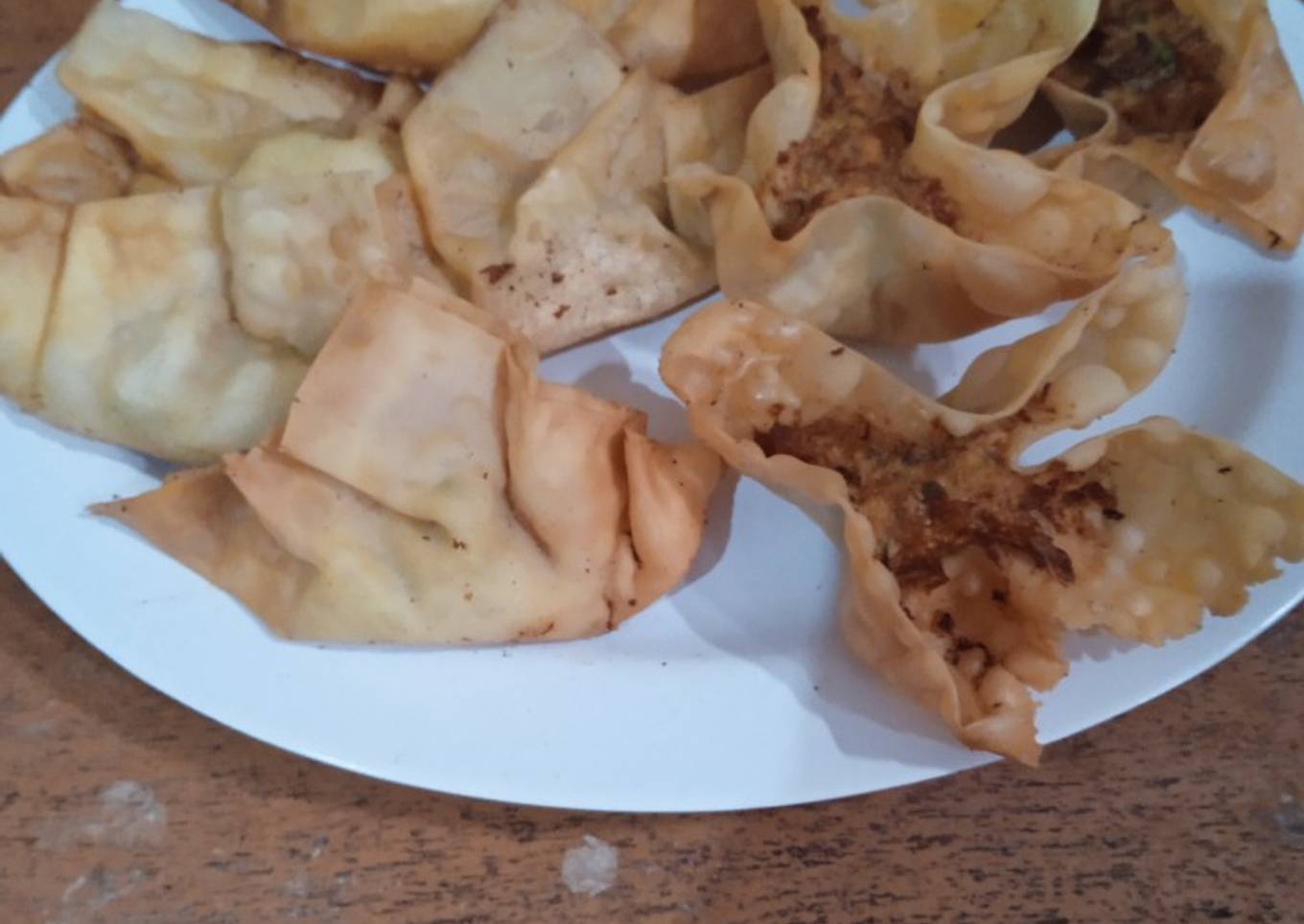 Pangsit Goreng Isi Ayam dan Sayur