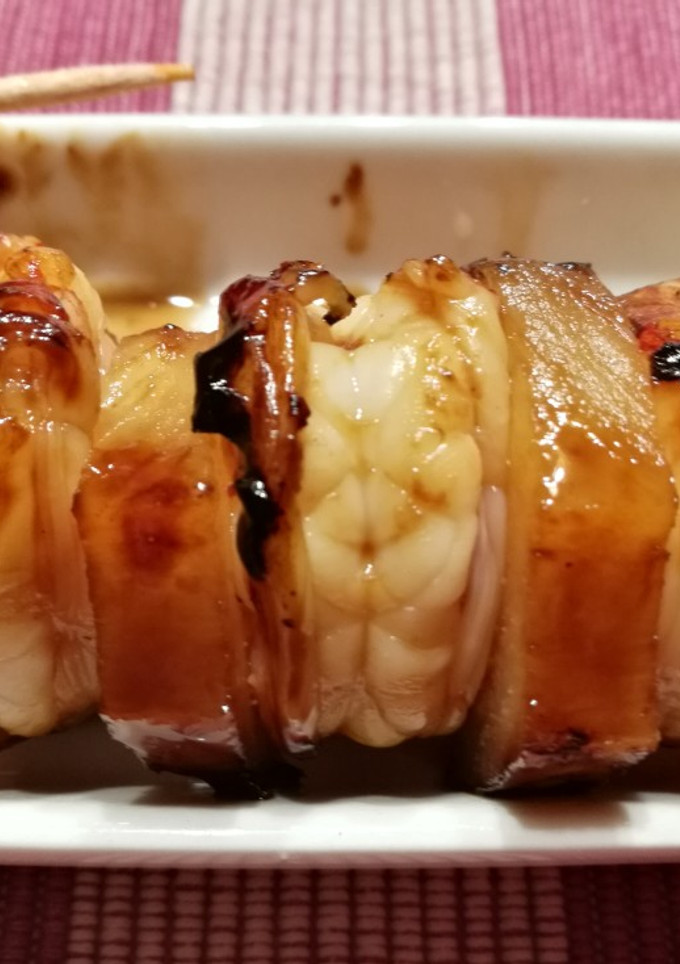 Una foto de Brochetas de langostinos 🦐🍍