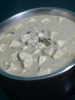A picture of Dahi kaju paneer / curd cashew paneer.
