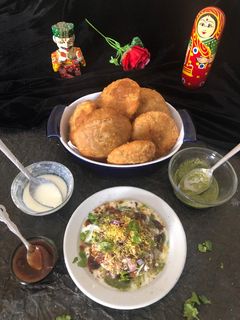 ખસ્તા કચોરી (khasta kachori recipe in Gujarati) રેસીપી મુખ્ય ફોટો