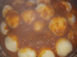 Una foto de Ñoquis de harina rellenos de mozzarella