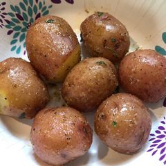 A picture of Boiled Red Baby Potatoes.