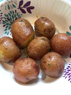 A picture of Boiled Red Baby Potatoes.