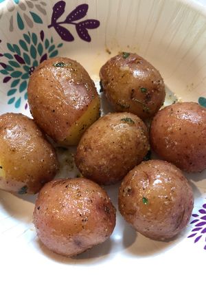 A picture of Boiled Red Baby Potatoes.