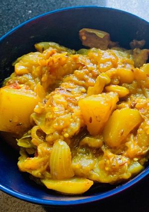 A picture of Aloo Baingan.