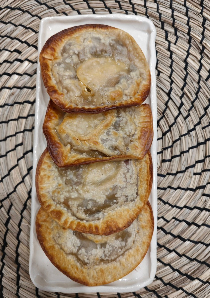 Una foto de Empanadillas de escalivada con queso de cabra