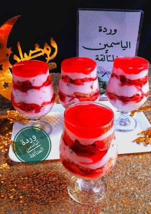 صورة لوصفة كؤوس الفراولة الراقية