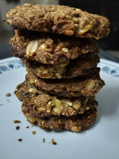 A picture of Apple oats cookies.