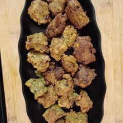 A picture of Mix dal pakoda.