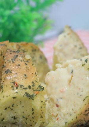 Foto resep KOREAN CREAM CHEESE GARLIC BREAD. ROTI KOREAN KEKINIAN BENERAN E