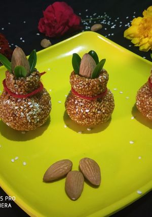 A picture of Sesame jaggery kalash.