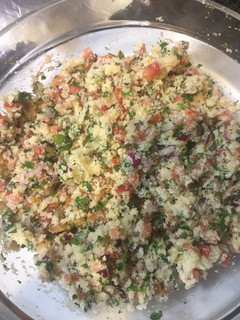 Una foto de 🥣 🤤TABBOULEH DE COLIFLOR 🍅🥙