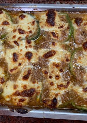 Una foto de Zapallitos con salsa boloñesa y salsa marrón (hermana de la salsa blanca)