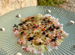 Foto principal de Carpaccio de gamba roja con caviar y mahonesa picante