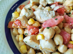 Foto principal de Ensalada de garbanzos con pollo y mayonesa al pimentón