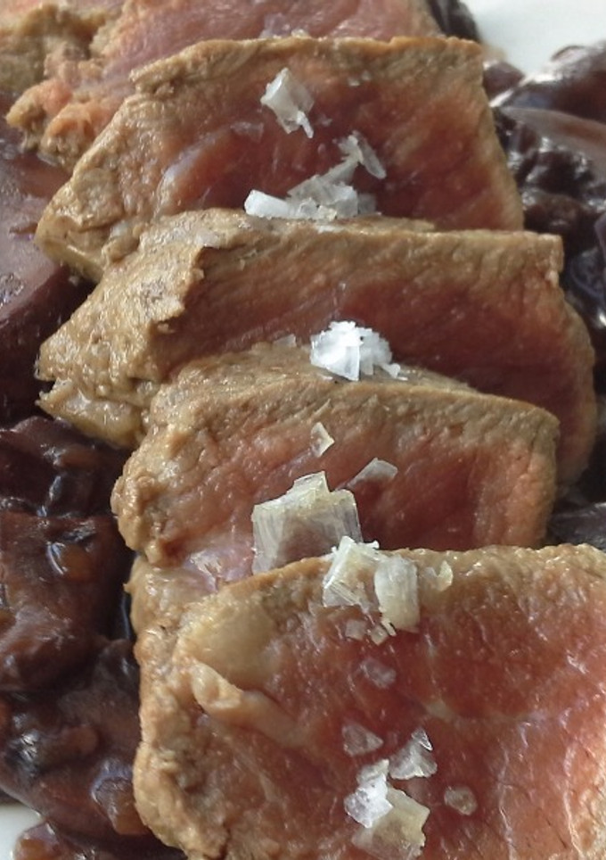 Una foto de Lomo de buey con salsa de portobello