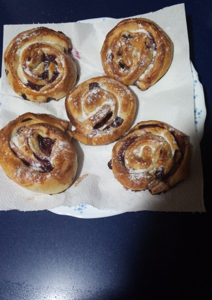 Una foto de Rollos de manzana en masa de empanada