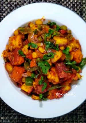A picture of Sweet corns, Paneer, Veggies Dry Curry.