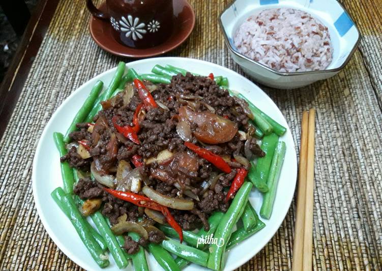 Proses Menyiapkan Tumis Daging Buncis Pedas yang mudah