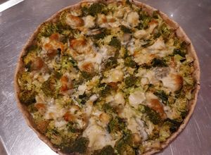 Una foto de Tarta pascualina de brócoli y queso. Súper sencilla