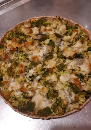 Una foto de Tarta pascualina de brócoli y queso. Súper sencilla