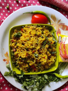 मैगी पोहा (maggi poha recipe in Hindi) रेसिपी मुख्य फोटो