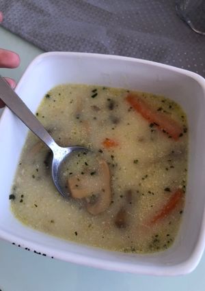 Kedvenc tárkonyos csirkeragu leves gazdagon recept fotója