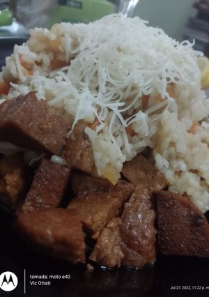 Una foto de Arroz primavera con chorizo (vegano🌱)