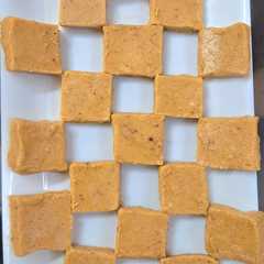 Una foto de Besan Burfi