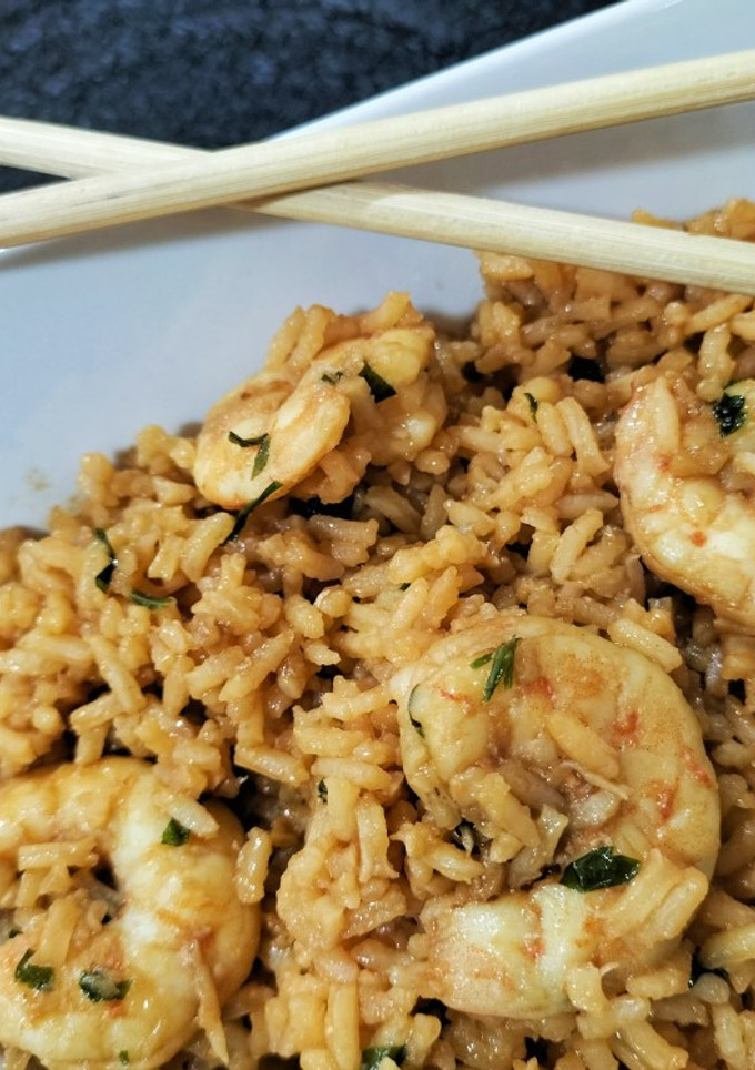 Una foto de Arroz frito con langostinos salteados en salsa de ostras