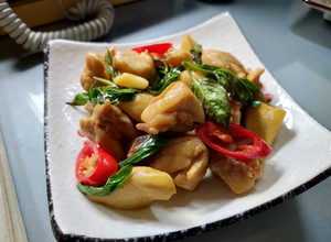 塔香雞腿杏鮑菇-雞腿軟嫩.杏鮑菇彈牙很下飯的一道菜 的食譜成品照片
