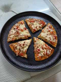पिज़्ज़ा (pizza recipe in Hindi) रेसिपी मुख्य फोटो
